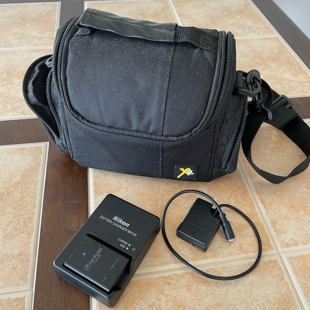 Nikon D5600 with Lens - Picture 4 of 5